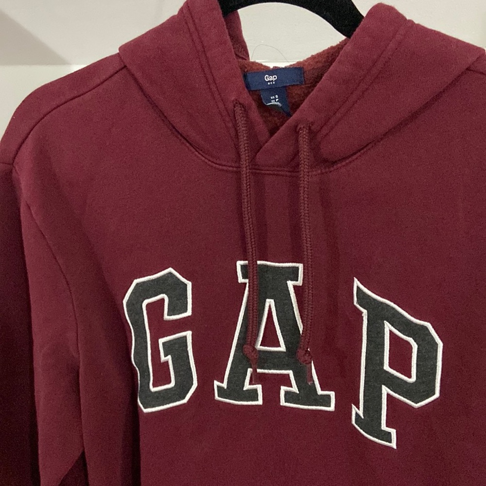 embroidered gap maroon logo hoodie